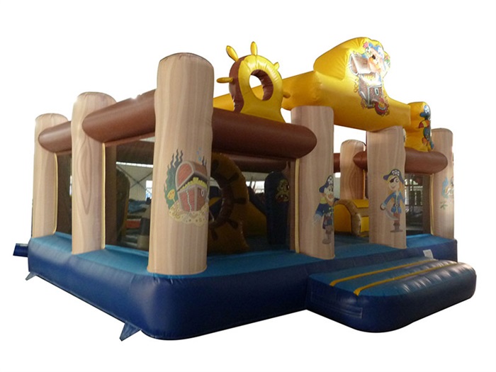 pirate active center L6xW7xH2.9m